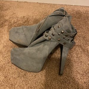 Gray platform shoes 8.5 size